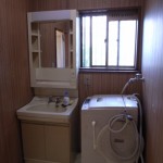 既存の脱衣洗面室。改修工事前の状態。