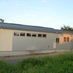 西側道路から建物西側を観る