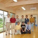 建設委員会、建設会社、大工さんと私で、施主検査後の記念撮影