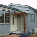 玄関扉は引戸です