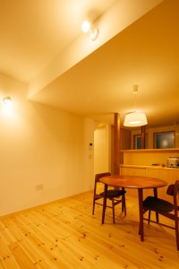 間接照明をメインにした夜間のリビング ビーナスコート施工事例